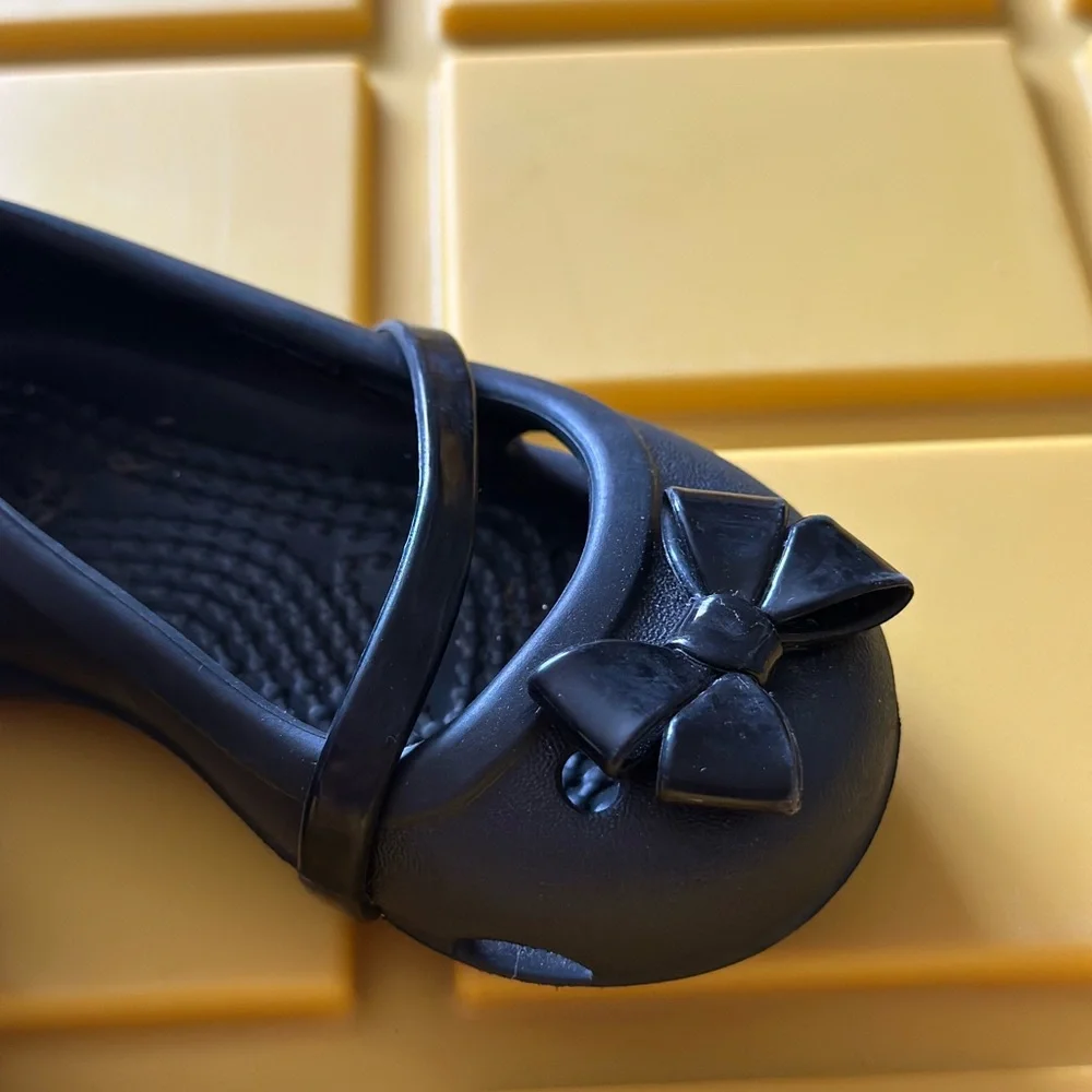 CROCS Black Bow Kids Dress Shoes - Picture 5 of 8
